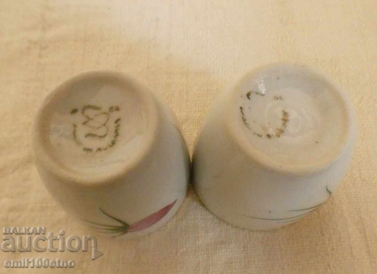 Доставка на 2 малки чашки стар български порцелан Разград