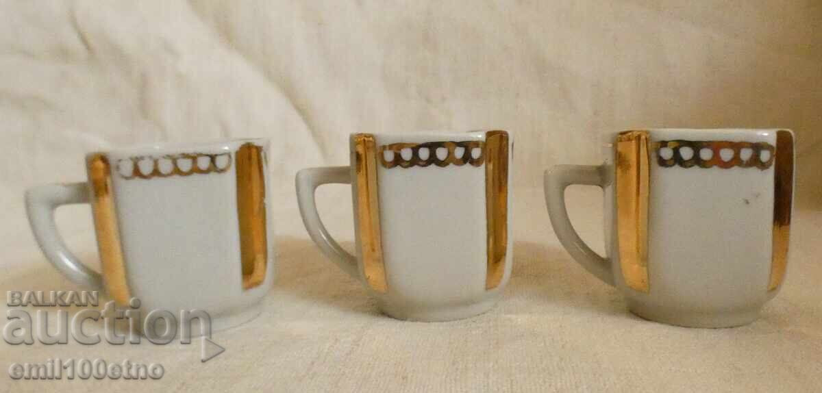 2 малки чашки стар български порцелан Разград 1961 година с цена € 1.60 | 3.13 лв.