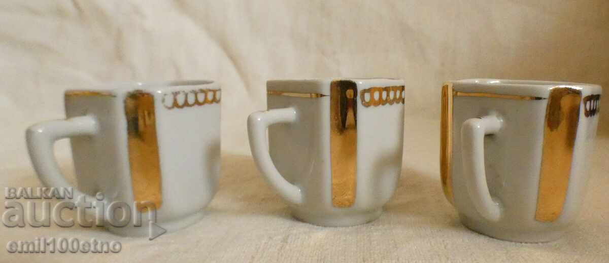 Аукцион 2 малки чашки стар български порцелан Разград 1961 година