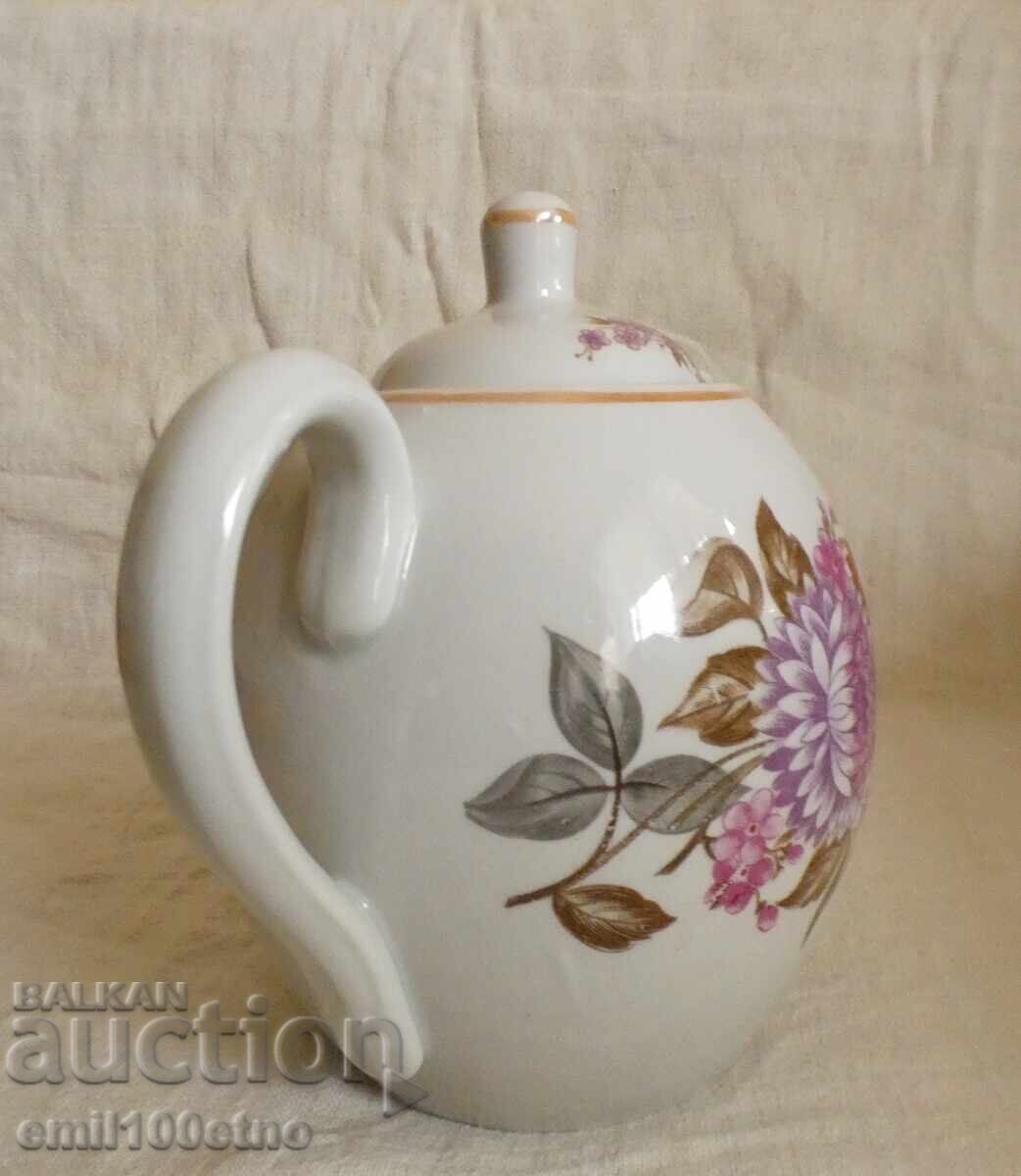 Ceainic porțelan Kuzeevsk URSS cu preț € 12.00 | 23.47 BGN Ceainic porțelan Kuzeevsk URSS cu preț € 12.00 | 23.47 BGN