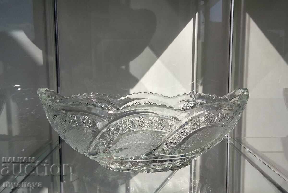 Fructeier cristalin, greu, masiv.