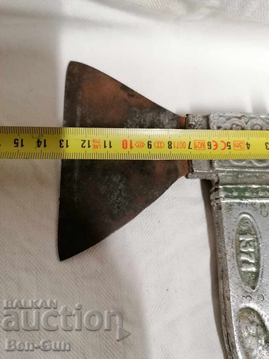 Livrarea Topor și cuțit din socialism