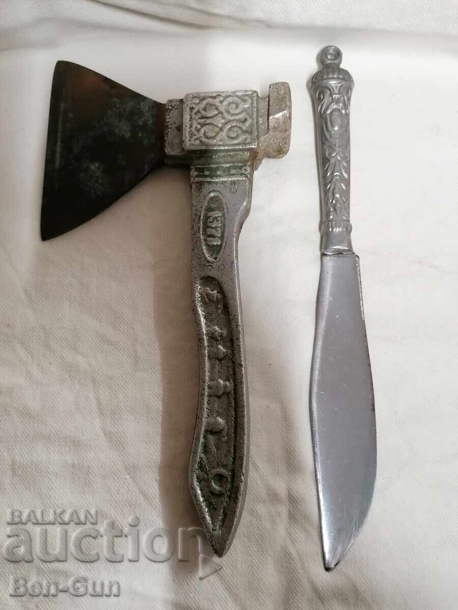 Topor și cuțit din socialism