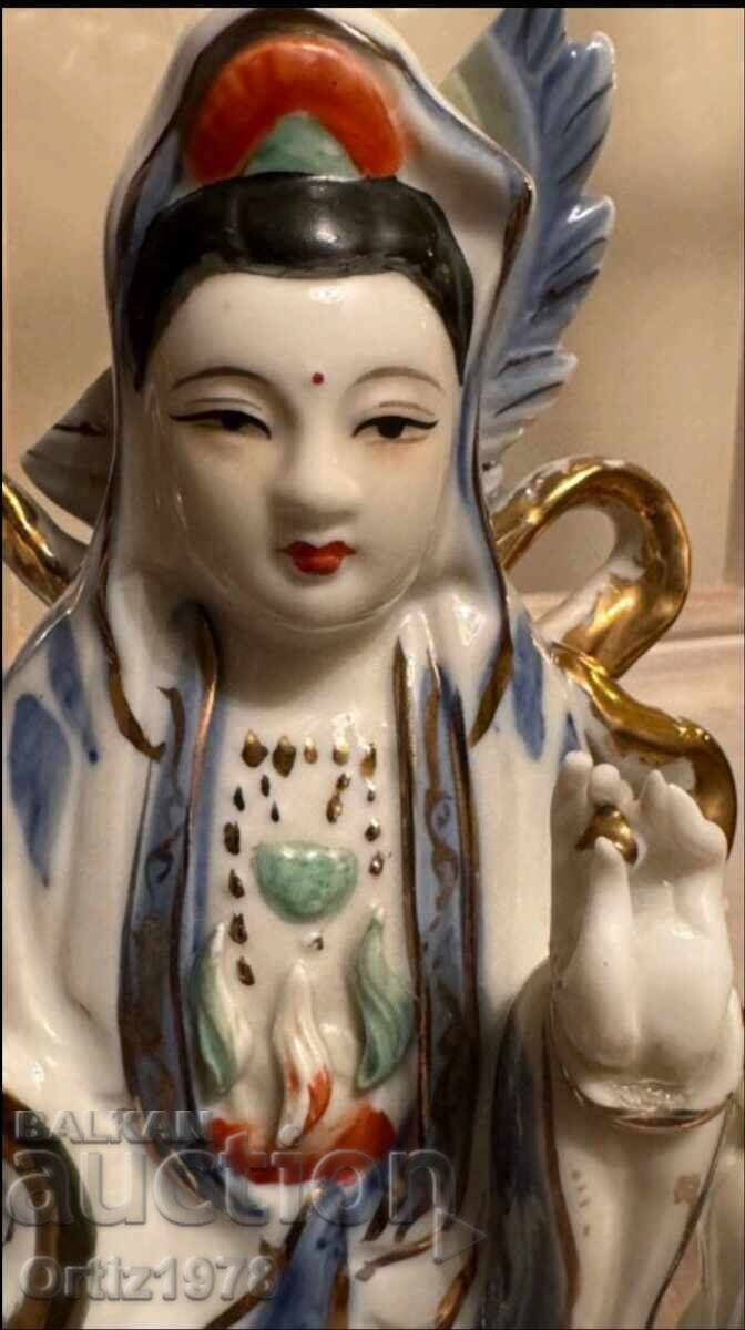 Голяма винтидж Китайска статуетка Гуан Ин– 32см, 1.255кг с цена € 80.00 | 156.47 лв.