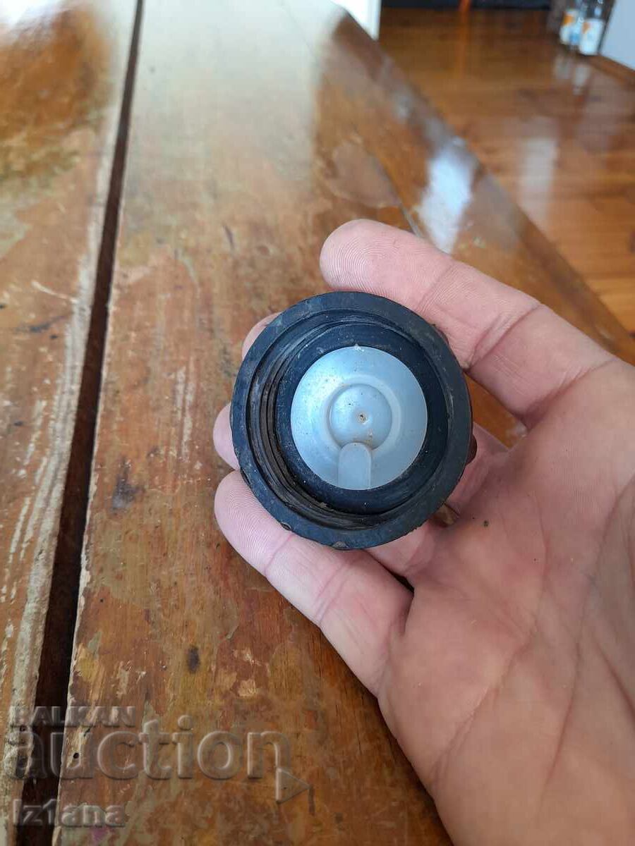 Παράδοση Παλιό καπάκι δοχείου υγρών φρένων Moskvich Παράδοση Παλιό καπάκι δοχείου υγρών φρένων Moskvich