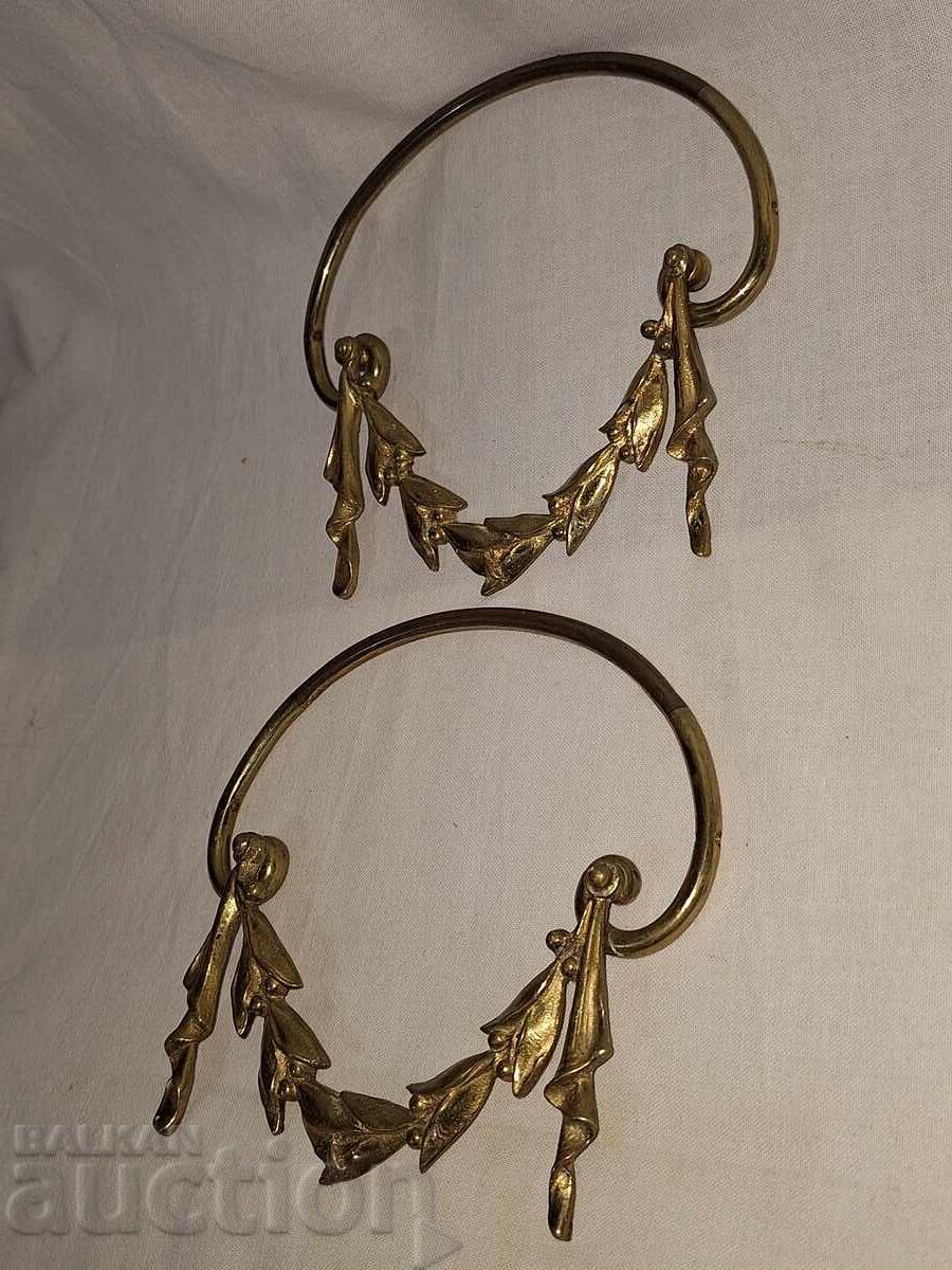 Livrarea Aplicații ornamentale vechi din bronz, două bucăți