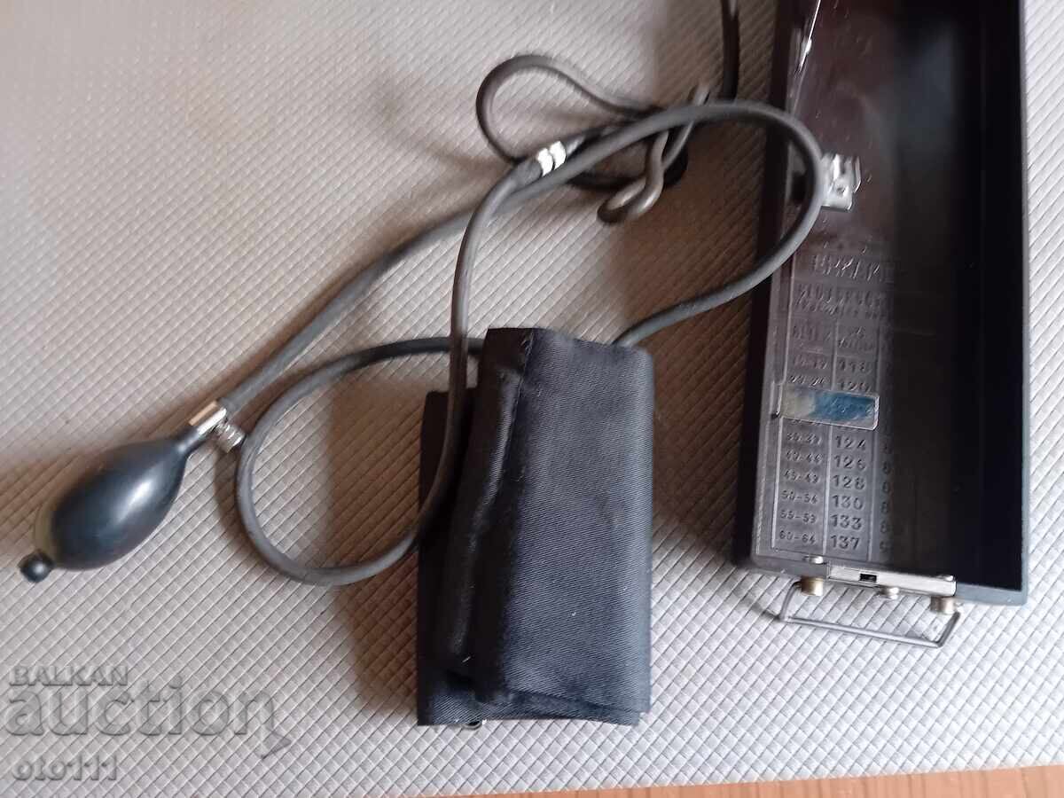APARAT VECHI DE MĂSURAT TENSIUNEA ARTERIALĂ - FUNCȚIONEAZĂ cu preț € 30.00 | 58.67 BGN