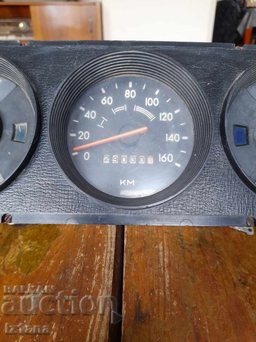 Licitație Panou de bord vechi Moskvich Licitație Panou de bord vechi Moskvich