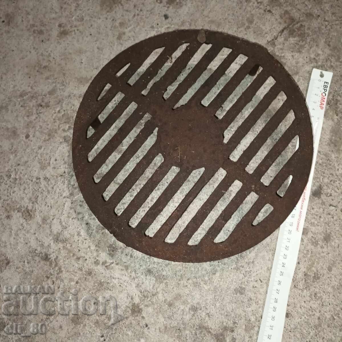 Delivery of Cast iron grill. Thick-walled