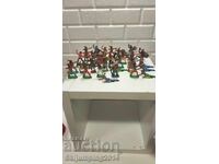 Old rubber Indians and cowboys, 40 pieces