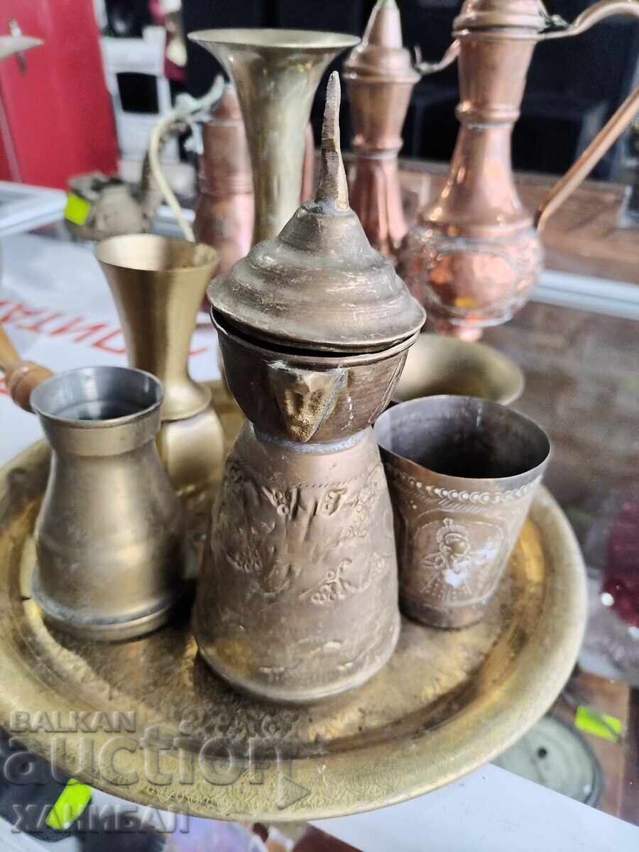Аукцион ЛОТ ОТ БРОНЗОВИ СЪДОВЕ С ПОДНОС