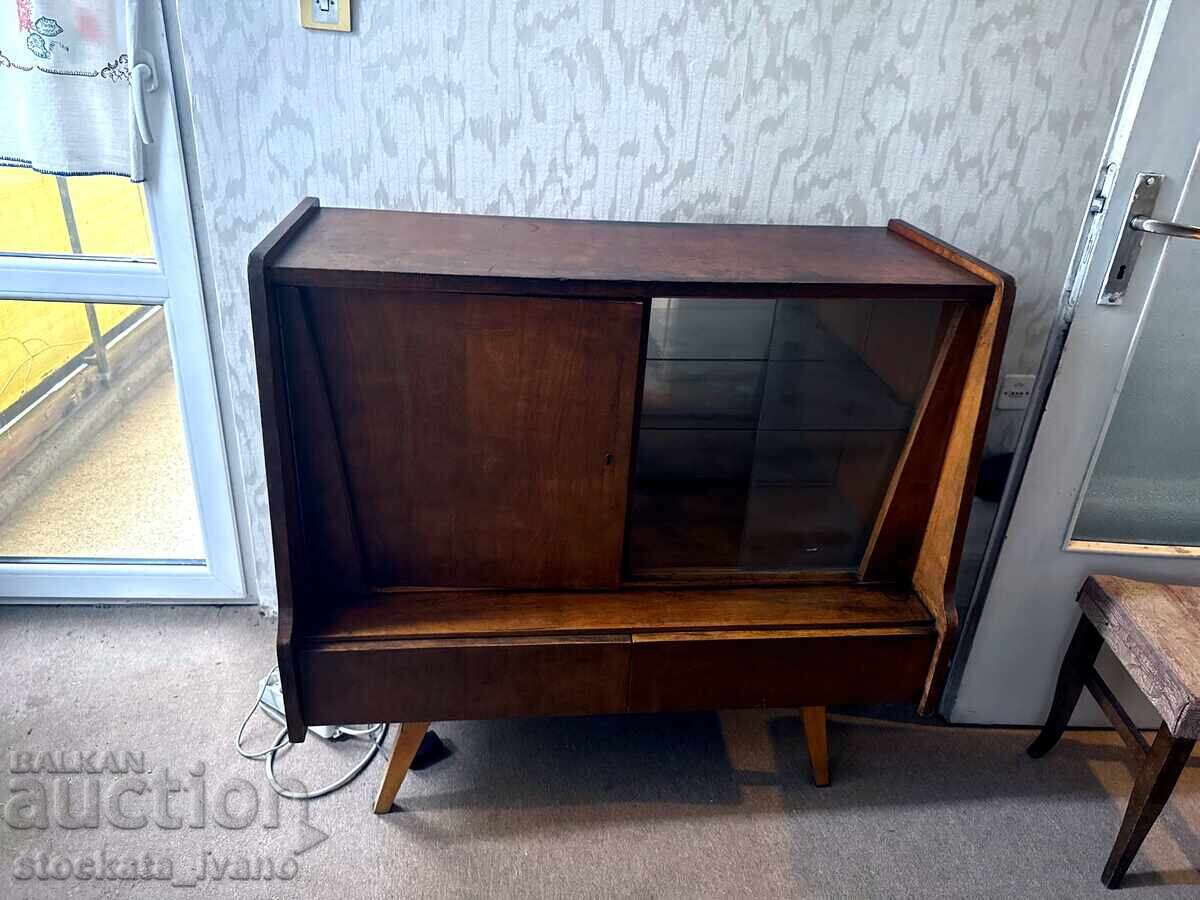Licitație Dulap/vitrină retro din lemn cu uși glisante