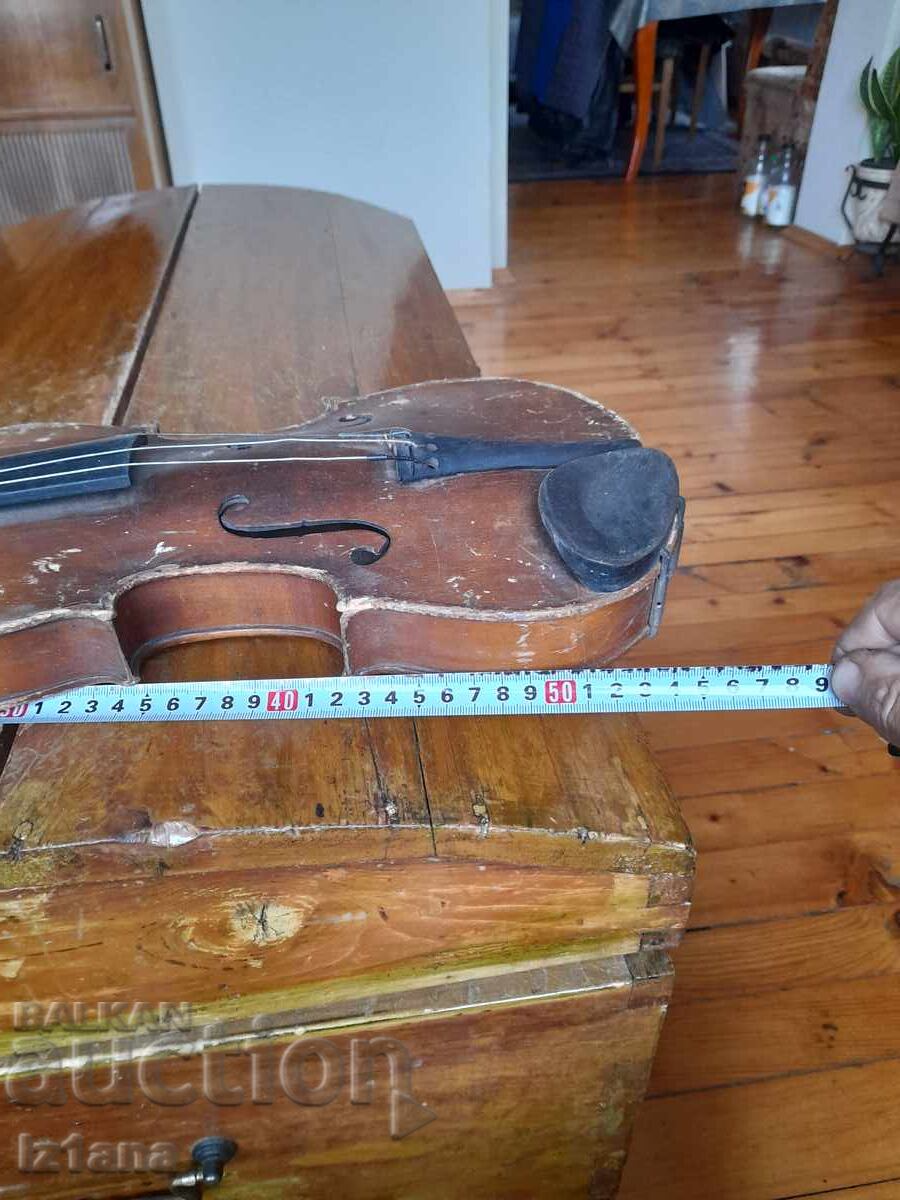 An old violin - 7