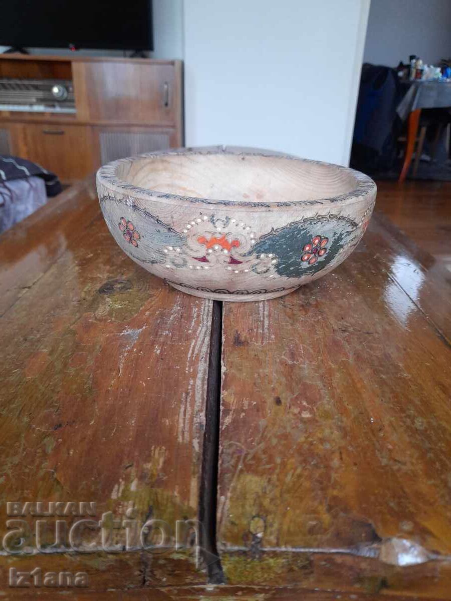 tigaie veche de lemn, bol