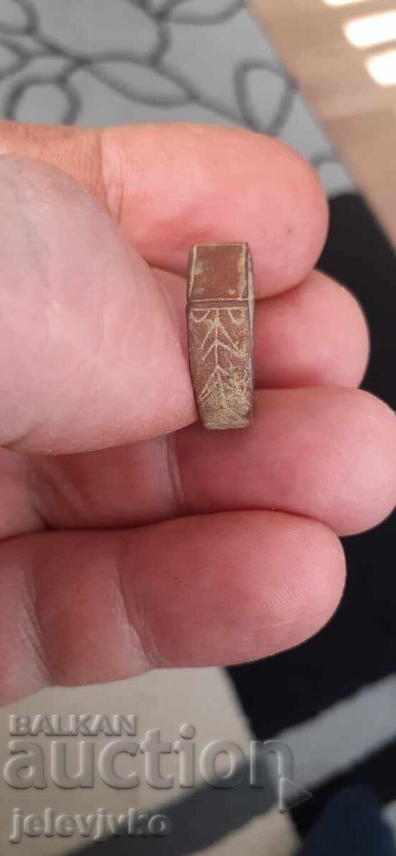 Auction  A ring