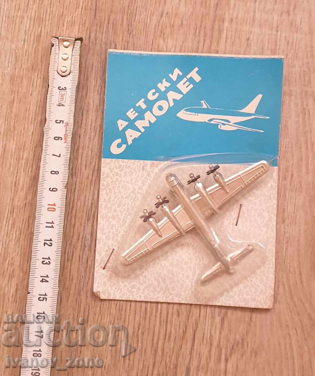 Licitație Avion de jucărie vechi, în ambalajul original