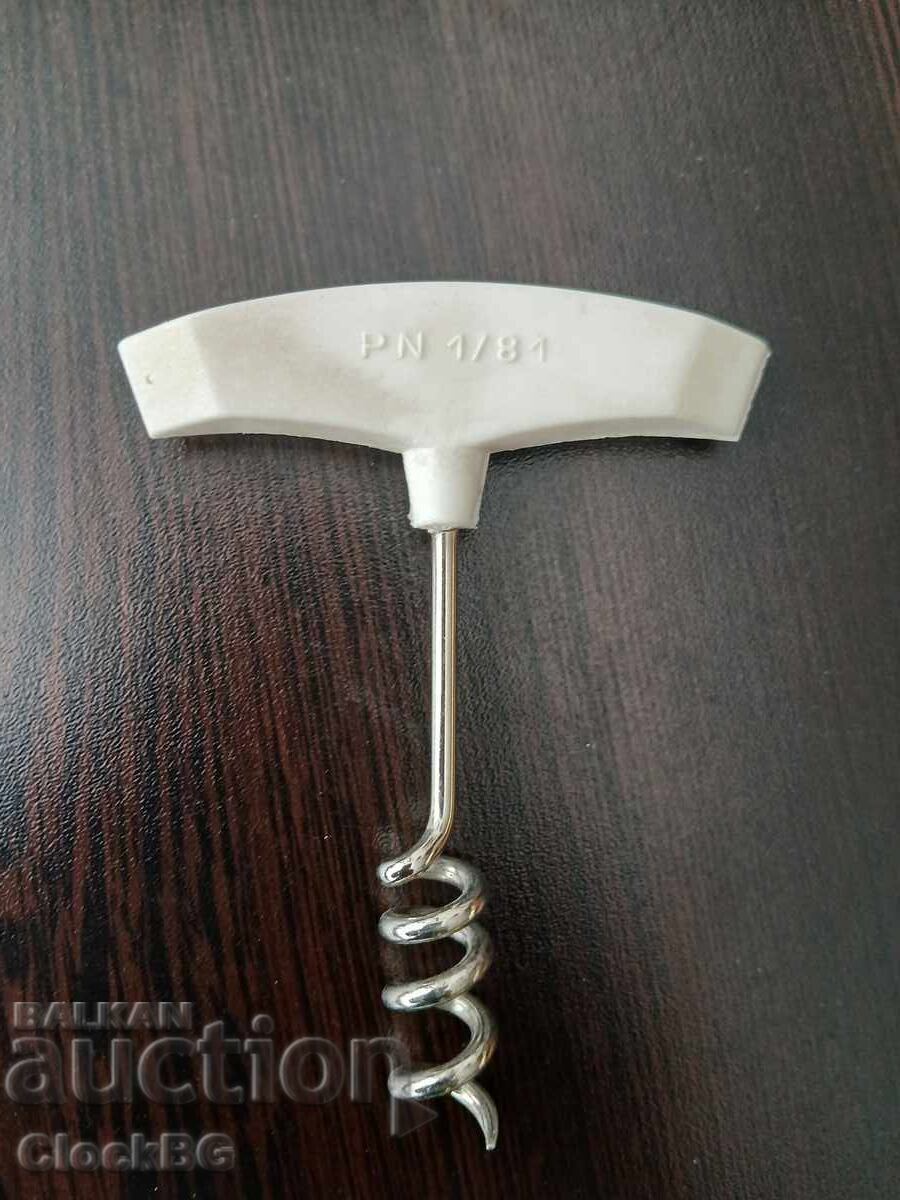 Tirbușon/deschizător de sticle vintage cehoslovac (ČSSR) cu preț € 9.99 | 19.54 BGN Tirbușon/deschizător de sticle vintage cehoslovac (ČSSR) cu preț € 9.99 | 19.54 BGN