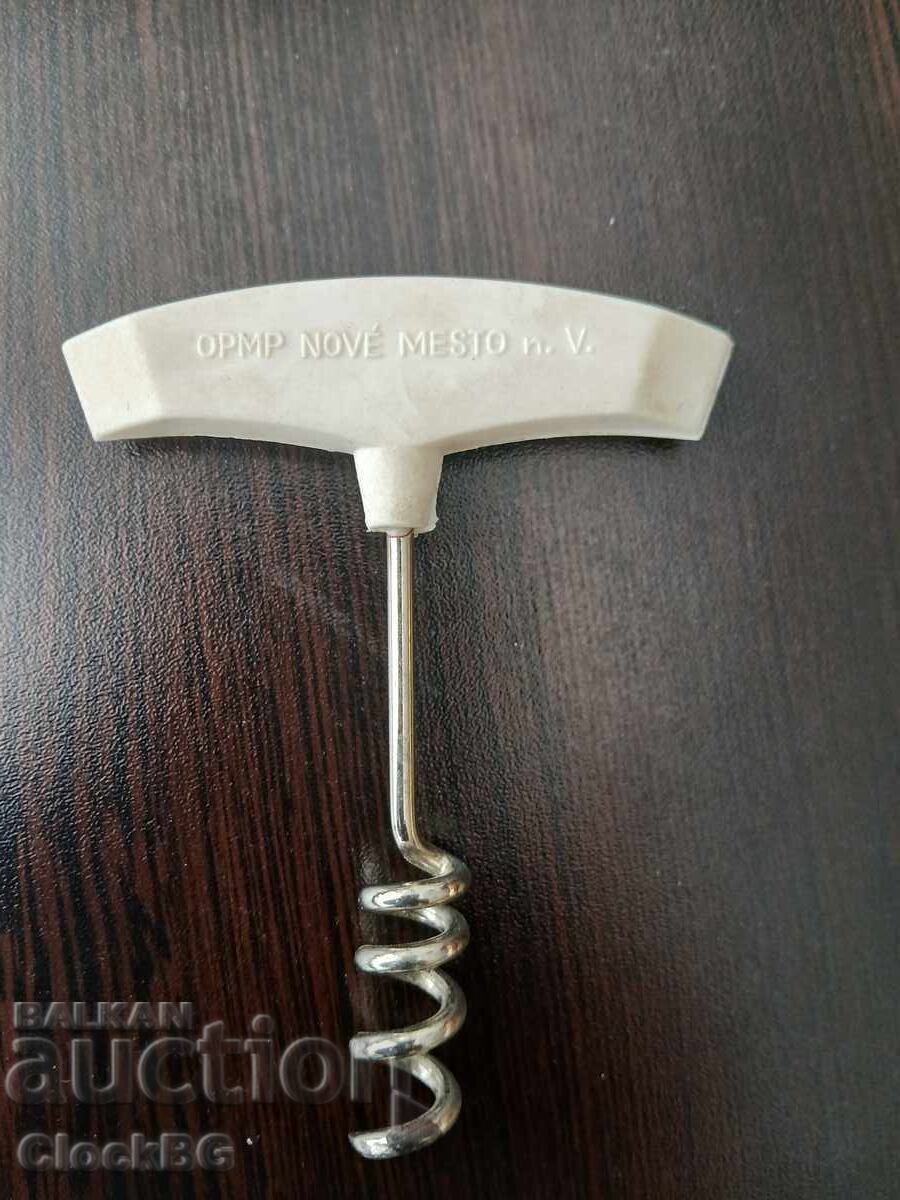 Tirbușon/deschizător de sticle vintage cehoslovac (ČSSR) Tirbușon/deschizător de sticle vintage cehoslovac (ČSSR)