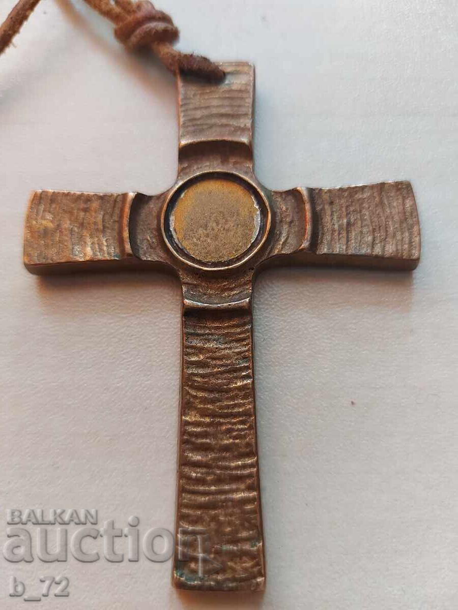 Стар бронзов кръст с цена € 1.00 | 1.96 лв.