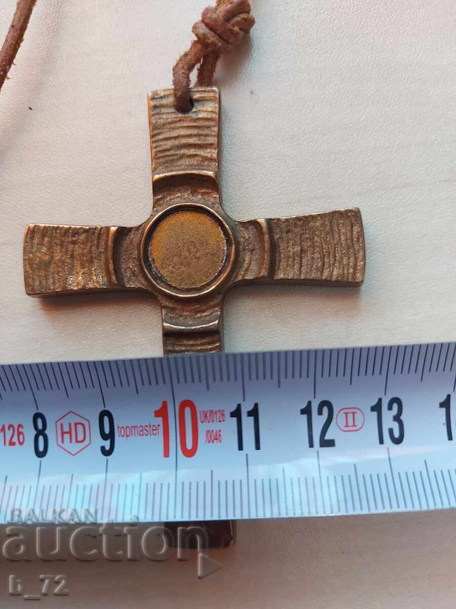 Доставка на Стар бронзов кръст