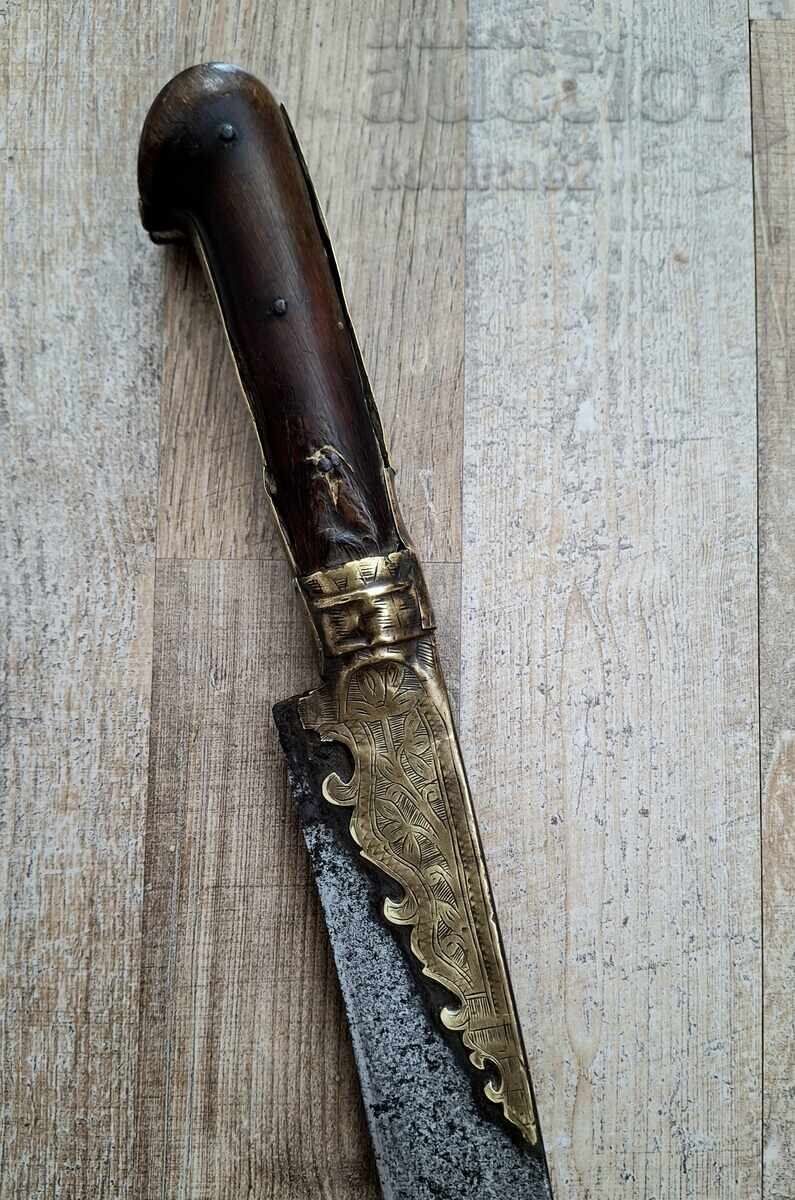 Παράδοση Γιαταγάνι, αιχμή, καρακουλάκ, σπάθα, μαχαίρι, στιλέτο