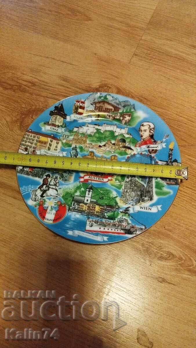Farfurie frumoasă din Viena-Austria cu preț € 12.00 | 23.47 BGN Farfurie frumoasă din Viena-Austria cu preț € 12.00 | 23.47 BGN