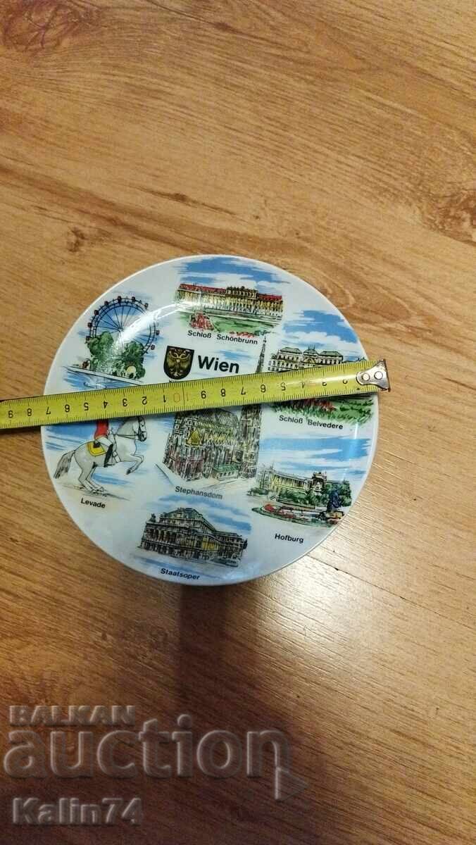 Farfurie frumoasă de la Viena - Austria cu preț € 10.00 | 19.56 BGN