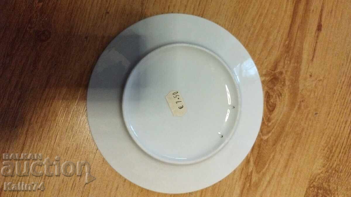 Аукцион Красива,чиния от Белгия.