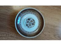 Красива порцеланова чиния за стена.Ръчна изработка.