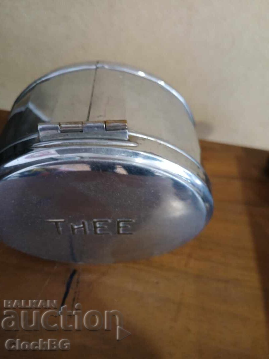 Licitație Ceainic olandez vintage din metal marcat “THEE”, mijlocul secolului al XX-lea