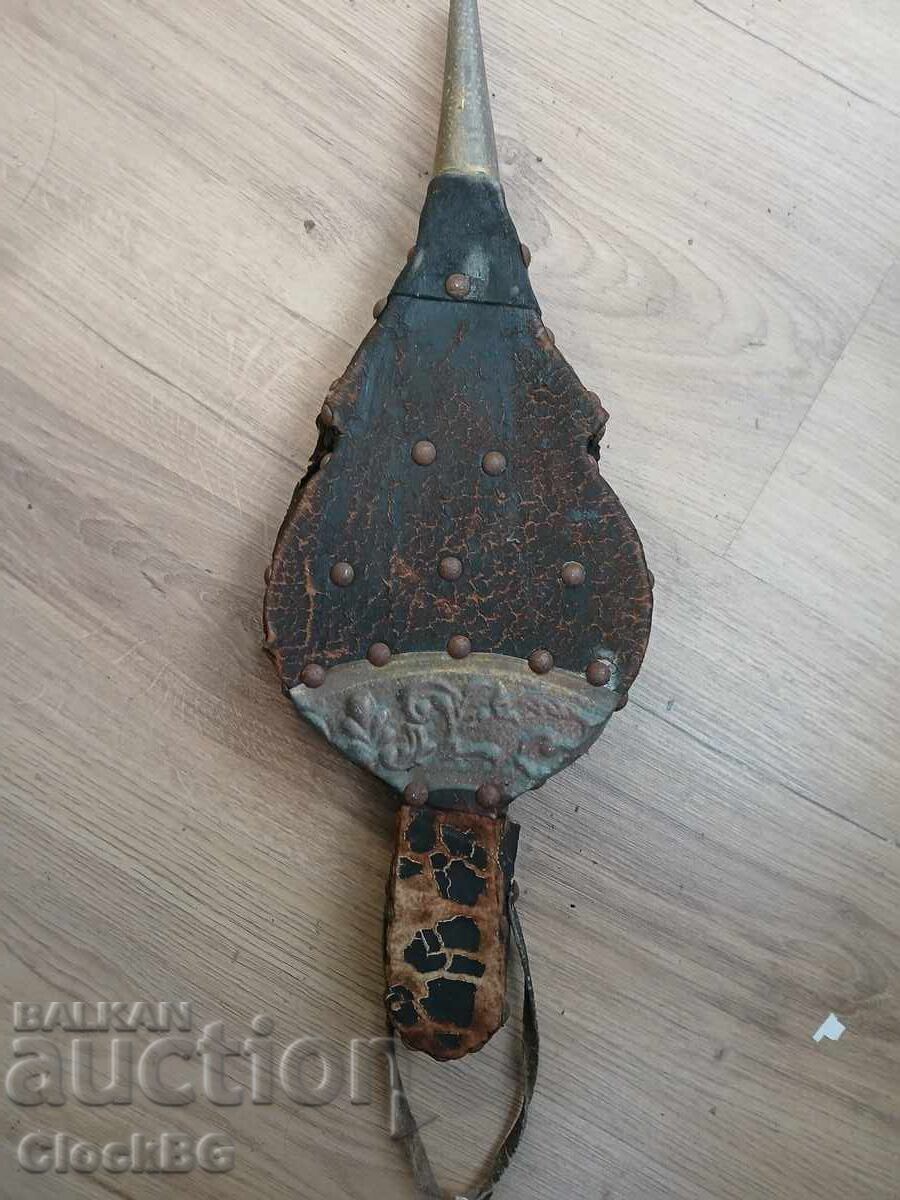 Antique fireplace bellows с цена € 25.00 | 48.90 лв.
