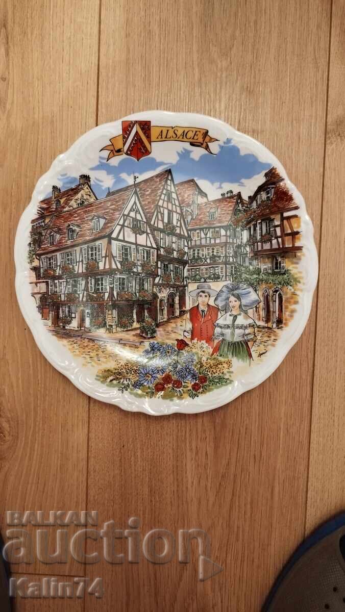 Красива порцеланова чиния от Елзас Франция.