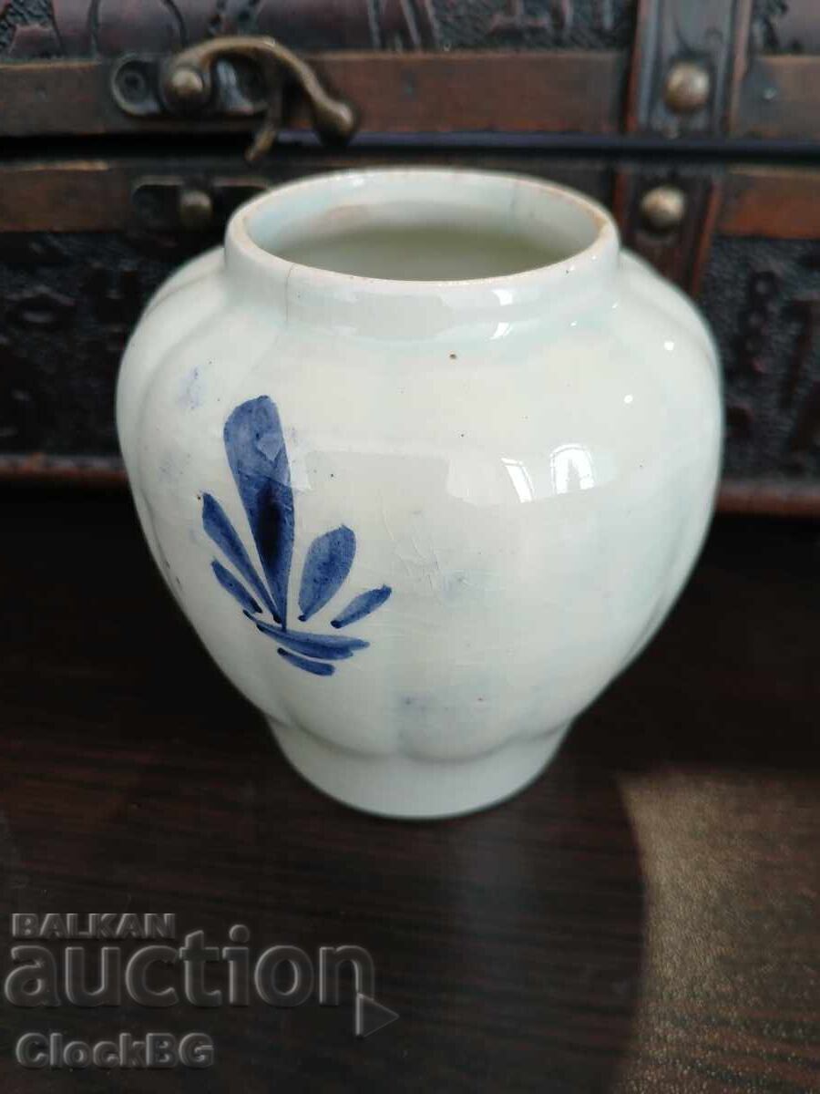 Vintage Dutch hand-painted blue & white vase с цена € 5.00 | 9.78 лв.