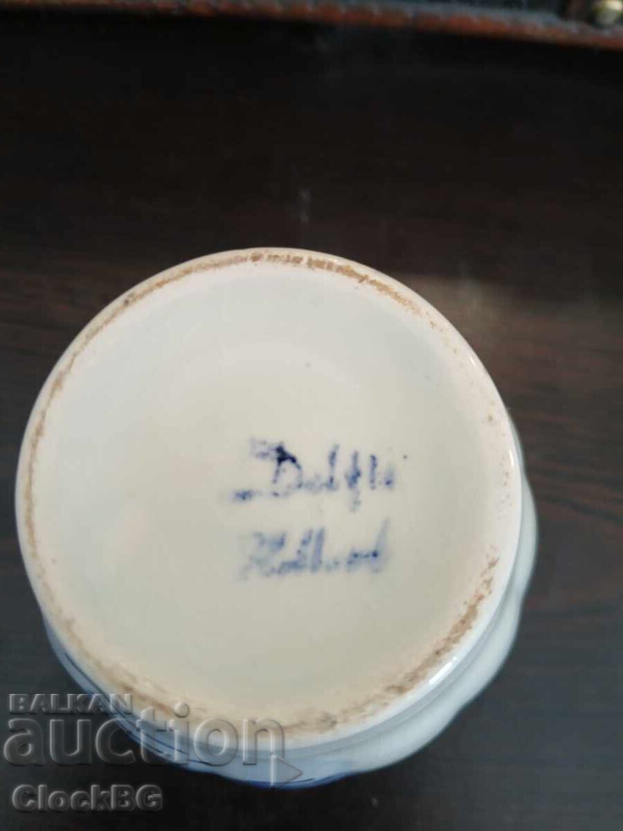 Auction  Vintage Dutch hand-painted blue & white vase