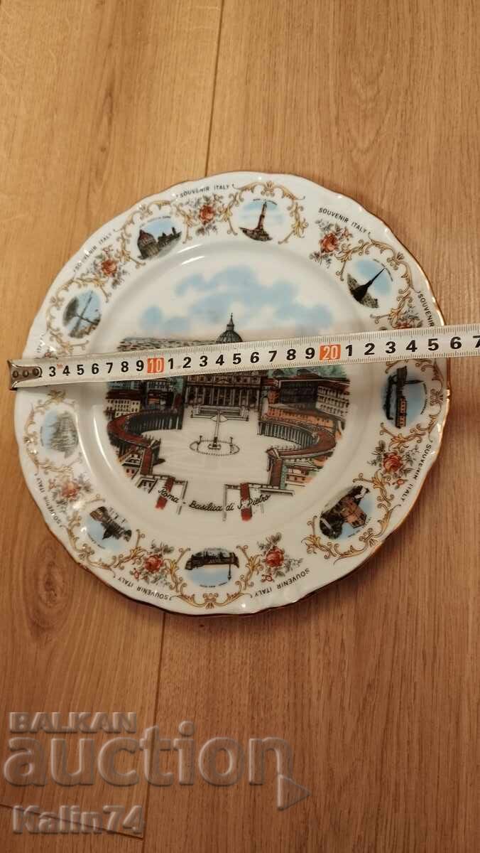O farfurie frumoasa de portelan de la Vatican. cu preț € 14.00 | 27.38 BGN