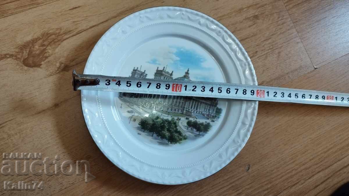 O farfurie frumoasa de portelan. cu preț € 11.00 | 21.51 BGN