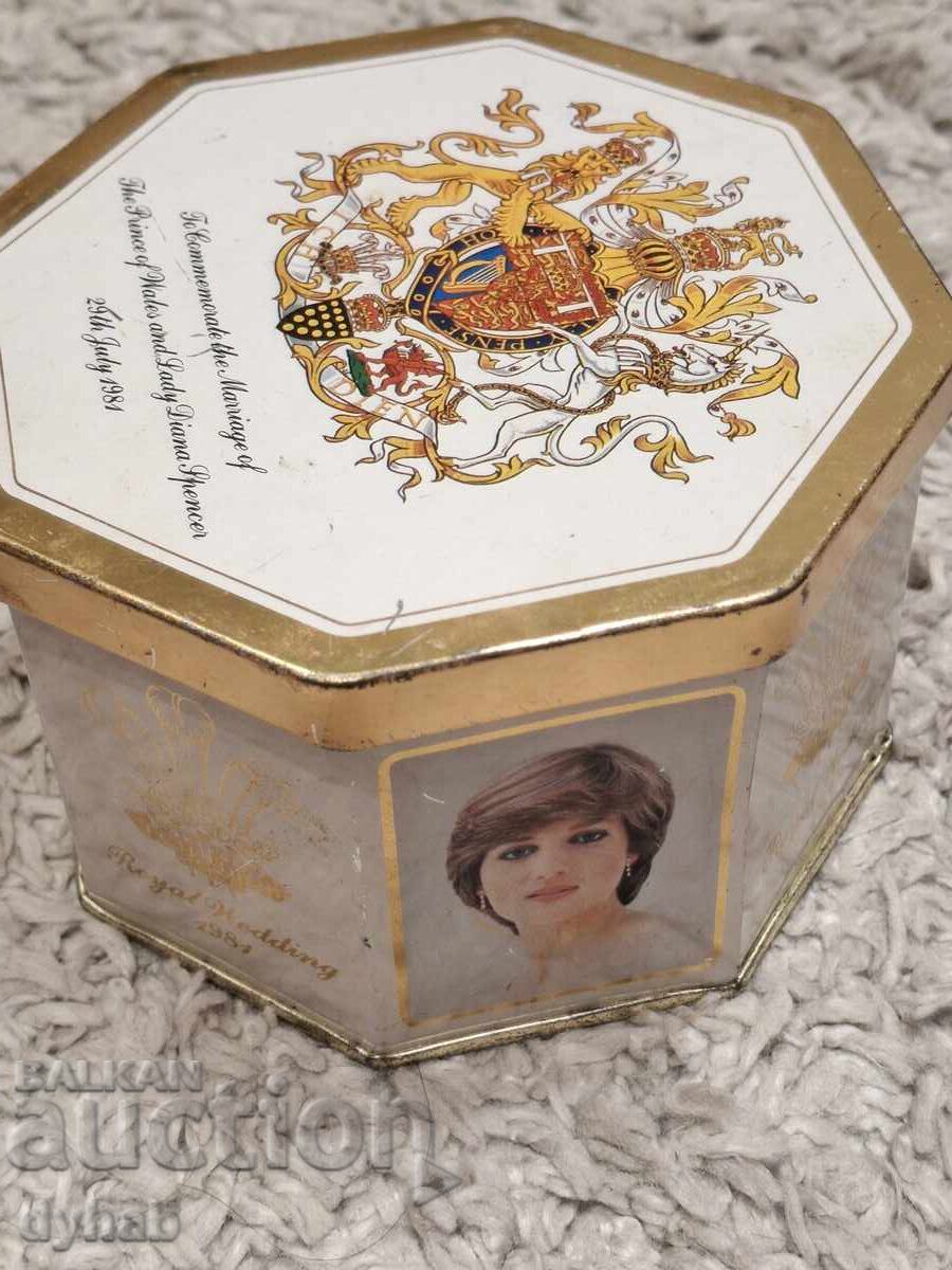 Delivery of Box with keychain, wedding Diana Delivery of Box with keychain, wedding Diana