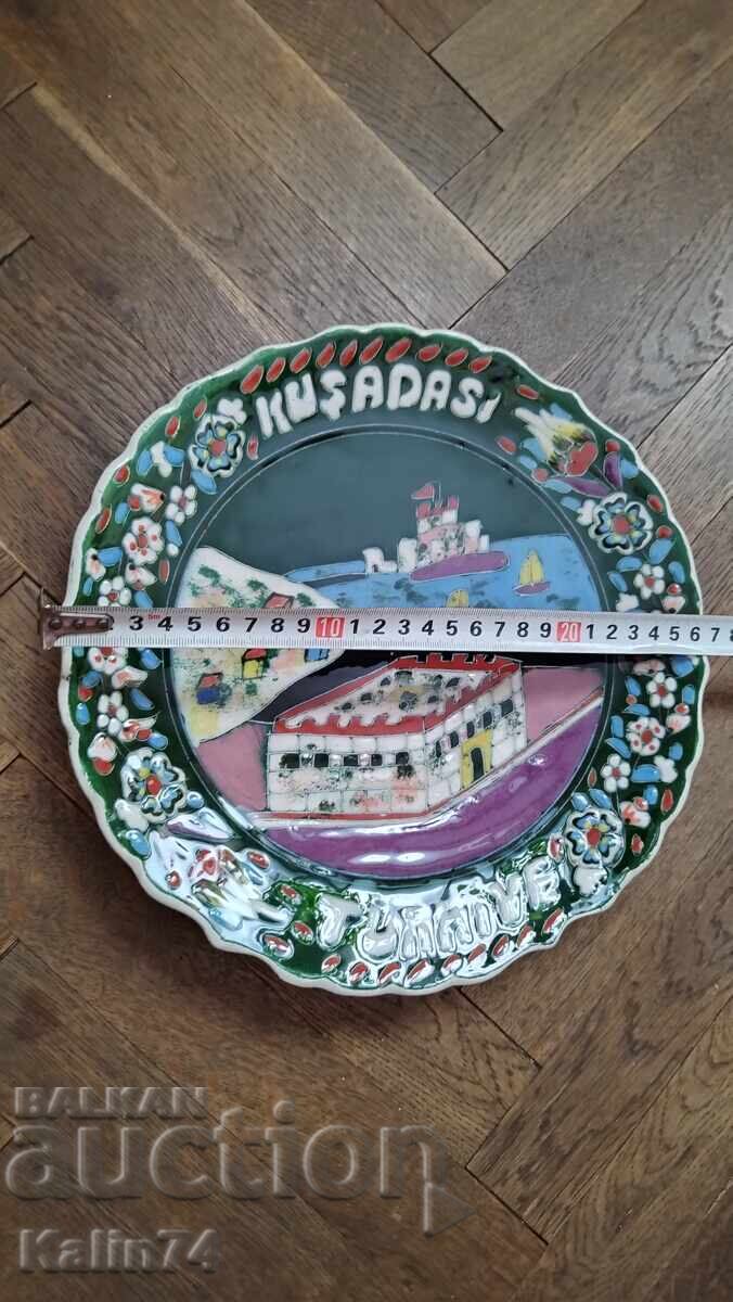 Δημοπρασία Μεγάλο διακοσμητικό πιάτο, χειροποίητο με αξιοθέατα