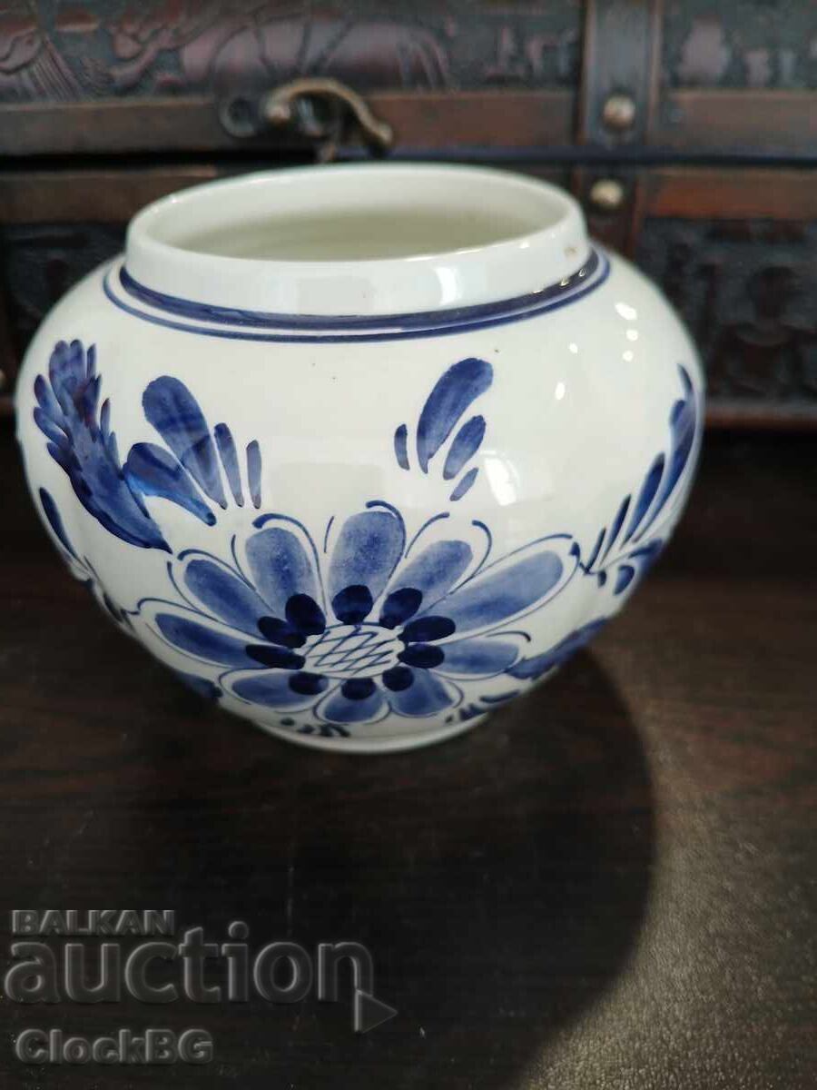 “Hand-painted Dutch Delft-style blue & white pottery с цена € 4.99 | 9.76 лв.