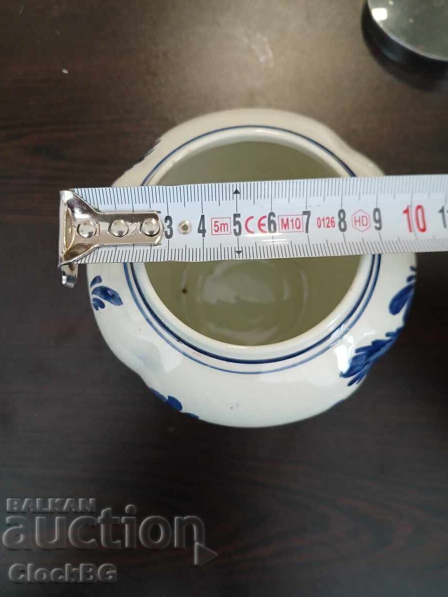 Licitație Ceramică albastră și albă, pictată manual, stil Delft olandez