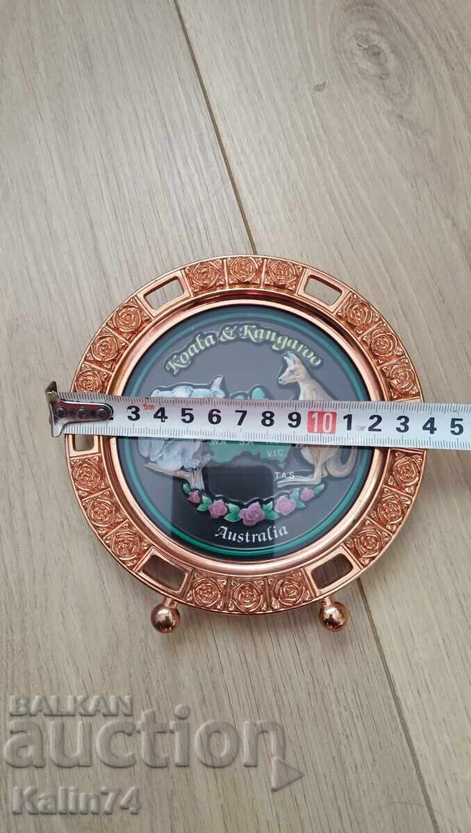 Красива чиния от -Австралия с цена € 7.50 | 14.67 лв.