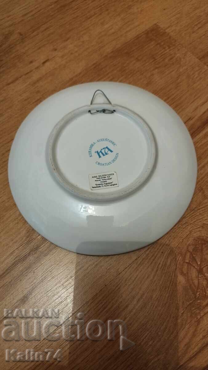 Аукцион Красива порцеланова чиния за стена.Изглед от Хърватска.