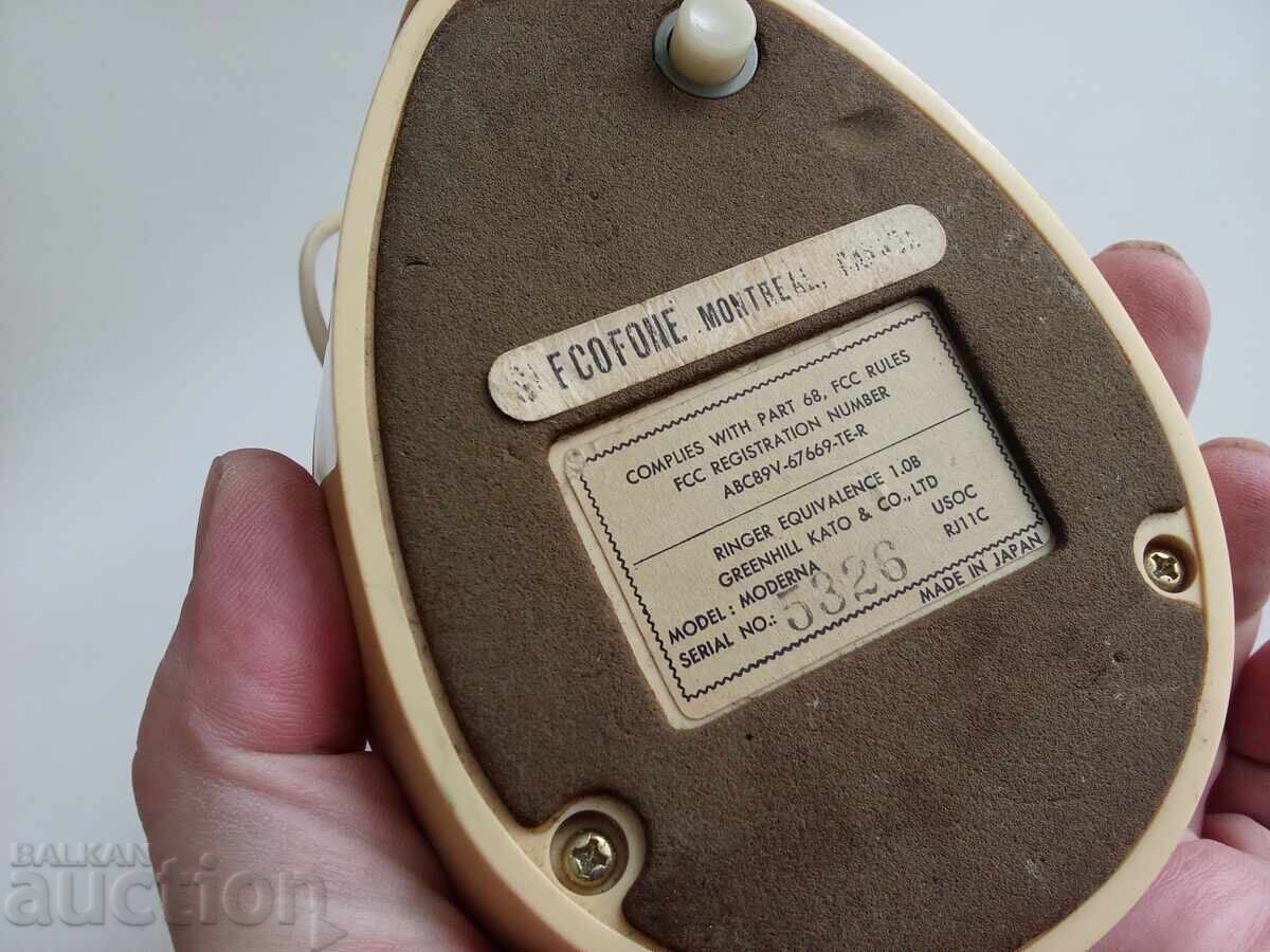 Доставка на Телефон, известният модел JK, с ротационен циферблат.