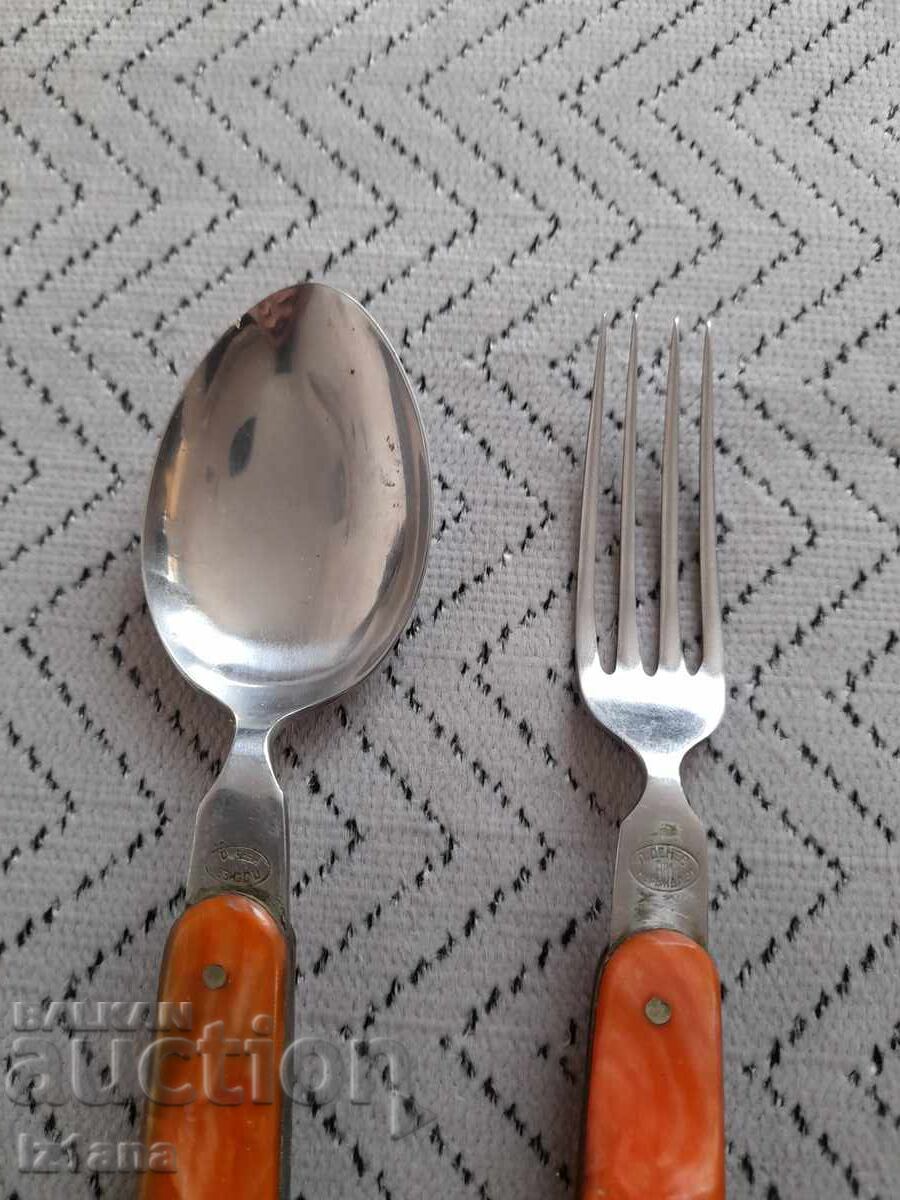 Доставка на Стари сгъваеми вилица и лъжица П.Денев Доставка на Стари сгъваеми вилица и лъжица П.Денев