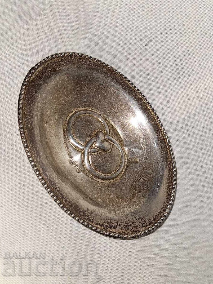 Аукцион Старинен малък сребърен съд за венчални халки