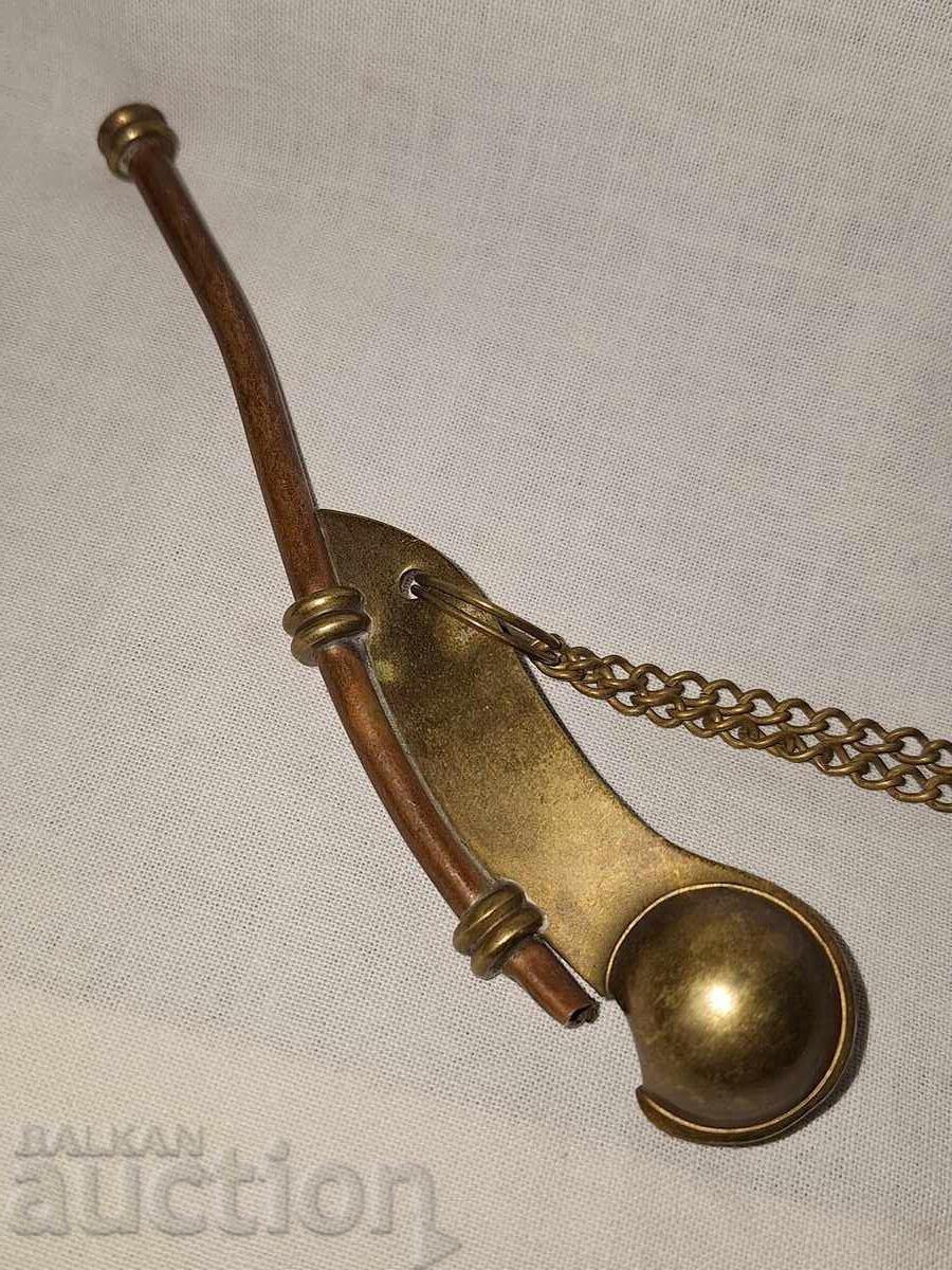 Livrarea Fluier de bocman vechi, din bronz