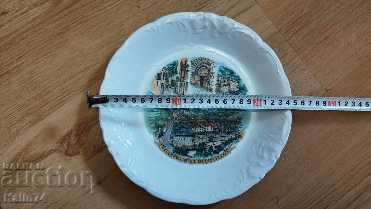 O farfurie frumoasa de portelan din Franta. cu preț € 12.00 | 23.47 BGN O farfurie frumoasa de portelan din Franta. cu preț € 12.00 | 23.47 BGN