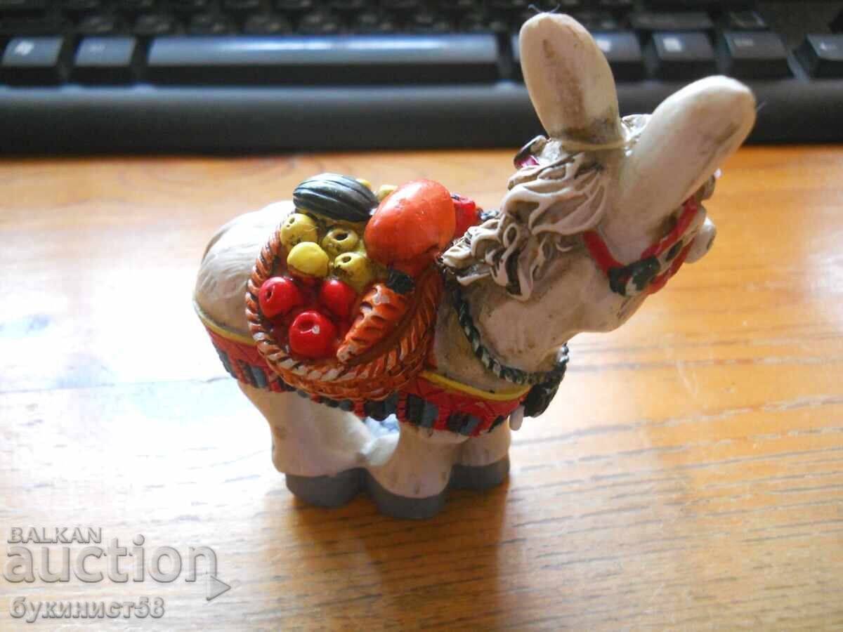 Аукцион Детска играчка - магаре със зеленчуци в дисагите