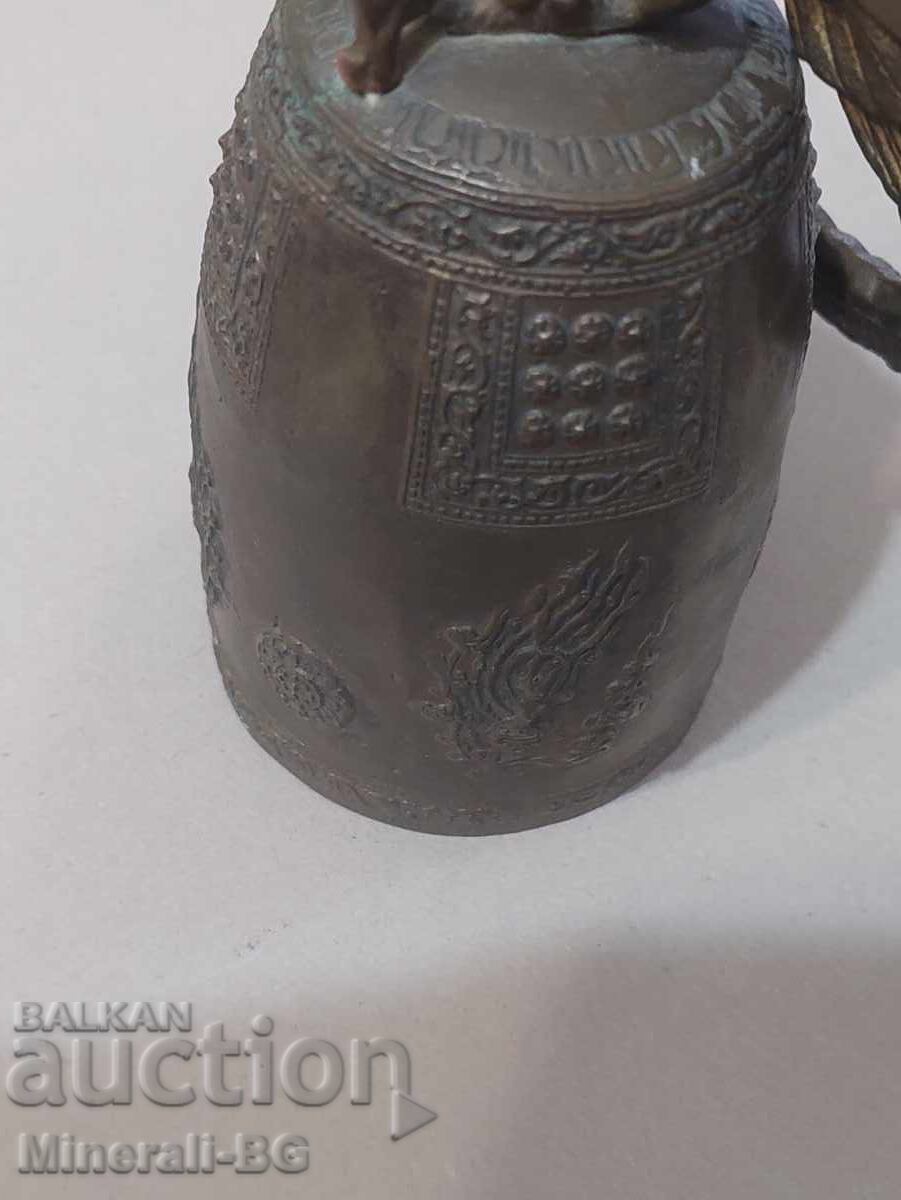 Παράδοση Παλιά ορειχάλκινη καμπάνα