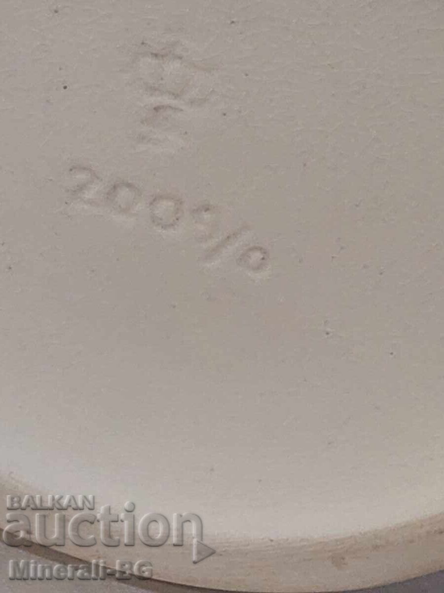 Доставка на Стара орнаментирана халба